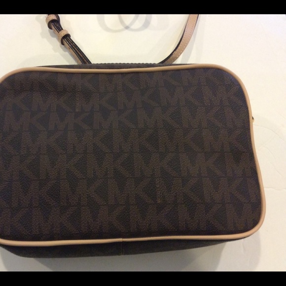 Michael Kors Fulton crossbody & carry all wallet - Picture 6 of 10